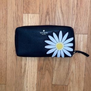Kate Spade wallet. Used but in good condition.